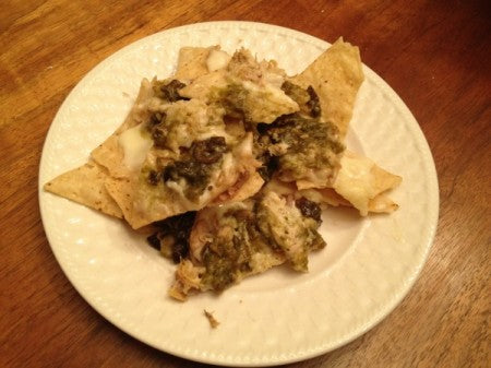 Nachos Blanco con Pollo y Salsa Verde